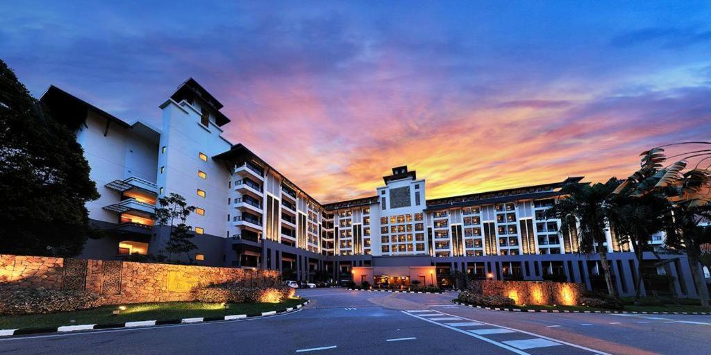 Classical Romantic Pulai Springs Hotell Skudai Exteriör bild